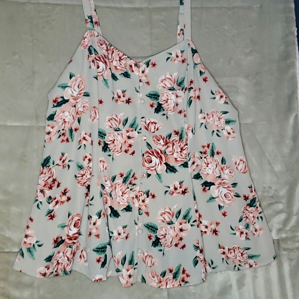 Torrid womans poplin top size 0 beautiful floral pattern